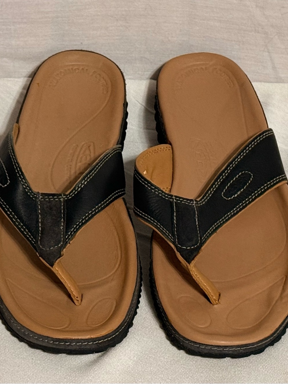 KEEN Men’s Black Tan Leather Comfort Flip Flop Sandals Size 10